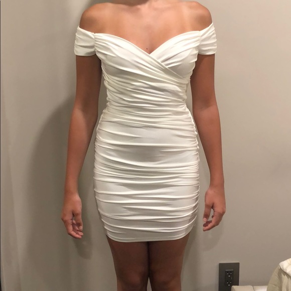 Forever 21 Off The Shoulder White Body Con Dress - Picture 1 of 3